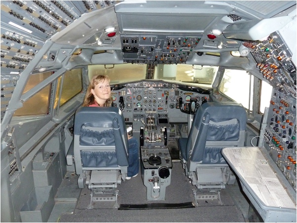 727-Cockpit