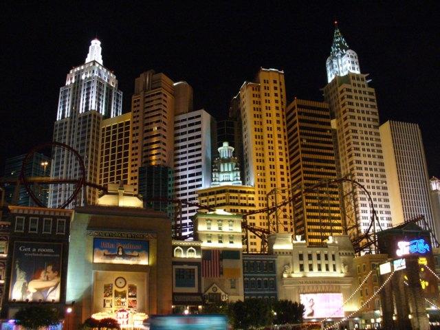 Hotel New York bei Nacht